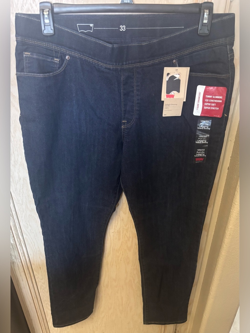 NEW Levi’s Women Perfectly Slimming Pull On Legging Size 16M /33 Blue Denim Jean